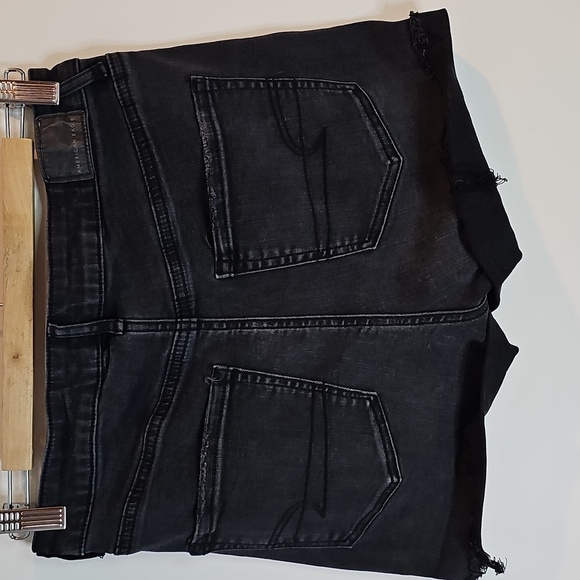American Eagle Black Size 6 High Rise Distressed Style Jean Shorts - Picture 4 of 8